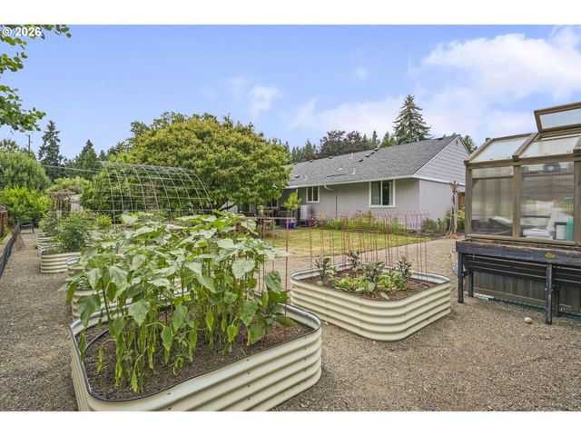 16934 Se FRAGRANCE Ave, Milwaukie, OR 97267