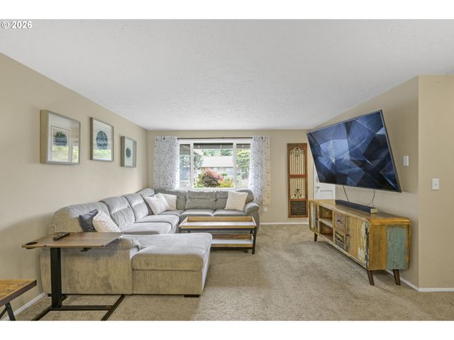 16934 Se FRAGRANCE Ave, Milwaukie, OR 97267