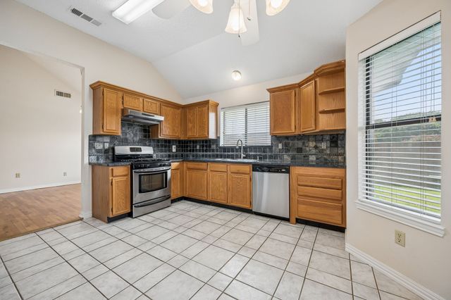 2612 Fountainview Drive, Corinth, TX 76210