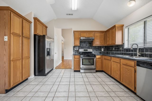 2612 Fountainview Drive, Corinth, TX 76210