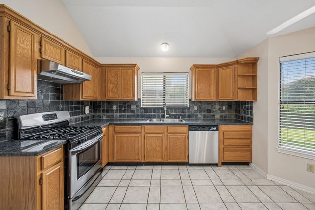 2612 Fountainview Drive, Corinth, TX 76210