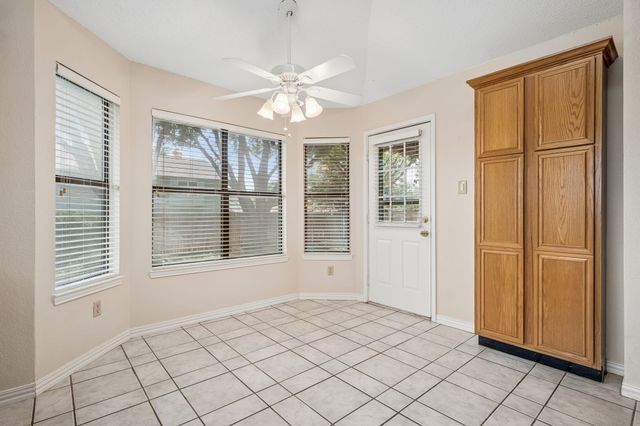 2612 Fountainview Drive, Corinth, TX 76210