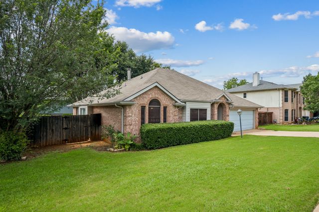 2612 Fountainview Drive, Corinth, TX 76210