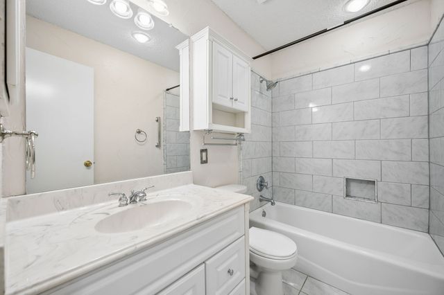 2612 Fountainview Drive, Corinth, TX 76210