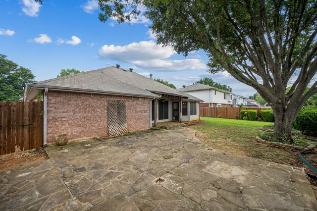 2612 Fountainview Drive, Corinth, TX 76210