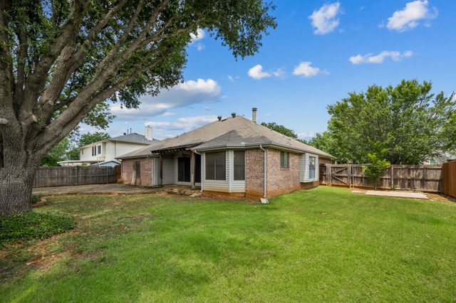 2612 Fountainview Drive, Corinth, TX 76210