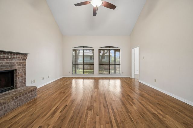 2612 Fountainview Drive, Corinth, TX 76210
