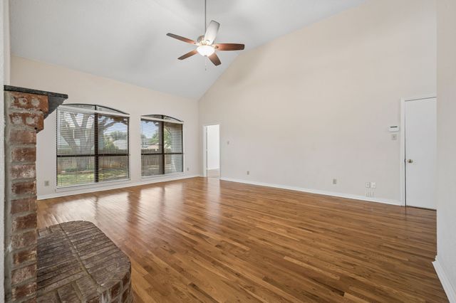 2612 Fountainview Drive, Corinth, TX 76210