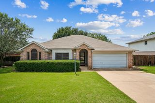 2612 Fountainview Drive, Corinth, TX 76210