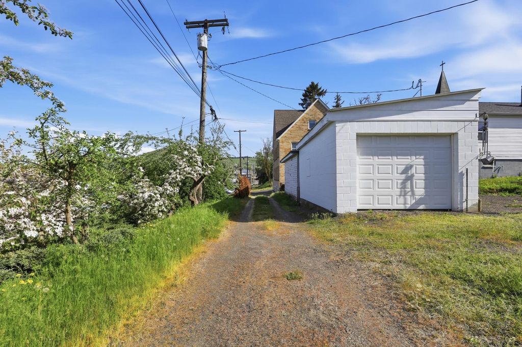321 S Crosby St, Tekoa, WA 99033 photo 3