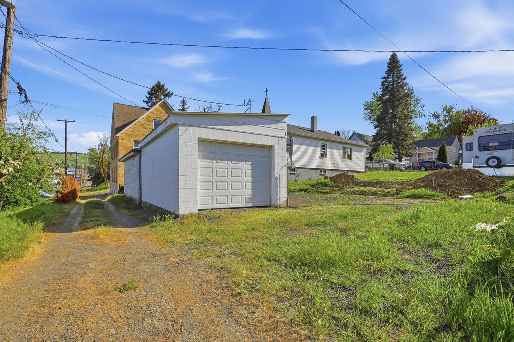 321 S Crosby St, Tekoa, WA 99033 photo 5