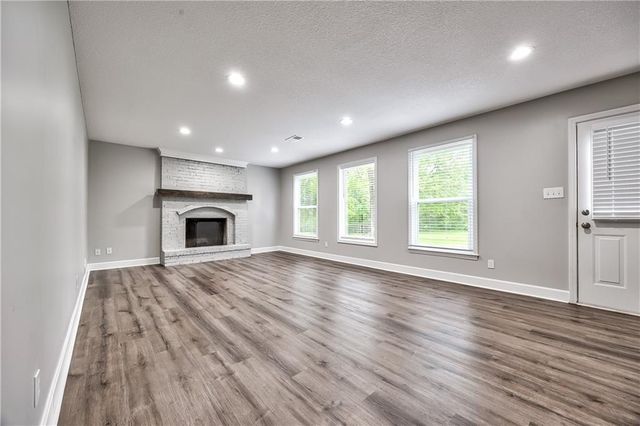 16402 Riggs Road, Stilwell, KS 66085
