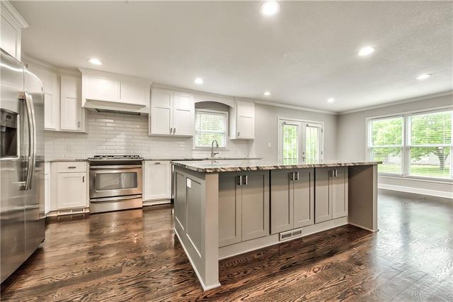 16402 Riggs Road, Stilwell, KS 66085
