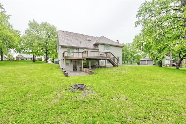 16402 Riggs Road, Stilwell, KS 66085