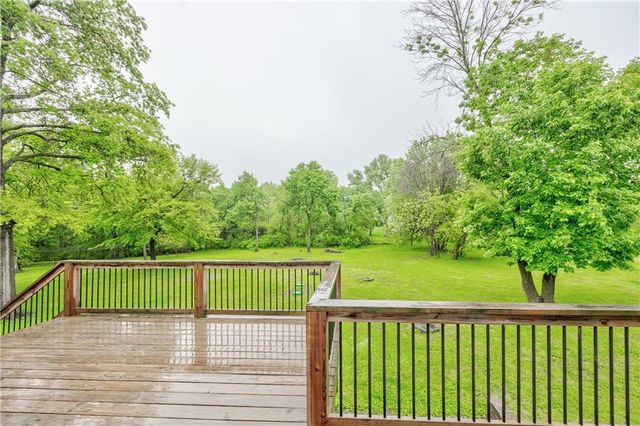 16402 Riggs Road, Stilwell, KS 66085