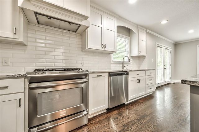 16402 Riggs Road, Stilwell, KS 66085