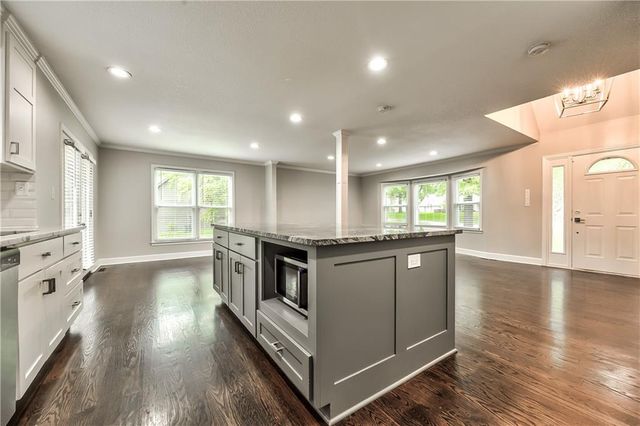 16402 Riggs Road, Stilwell, KS 66085