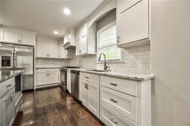16402 Riggs Road, Stilwell, KS 66085