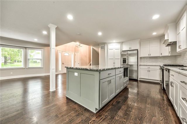 16402 Riggs Road, Stilwell, KS 66085