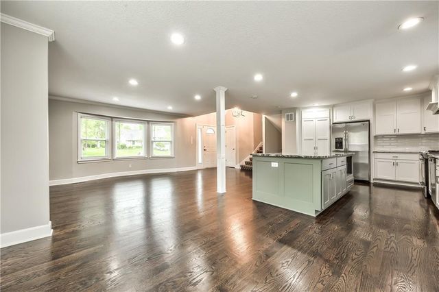 16402 Riggs Road, Stilwell, KS 66085