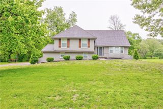 16402 Riggs Road, Stilwell, KS 66085