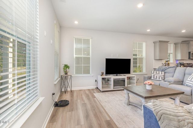 208 White Oak Gdn Way, Garner, NC 27529