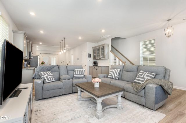 208 White Oak Gdn Way, Garner, NC 27529