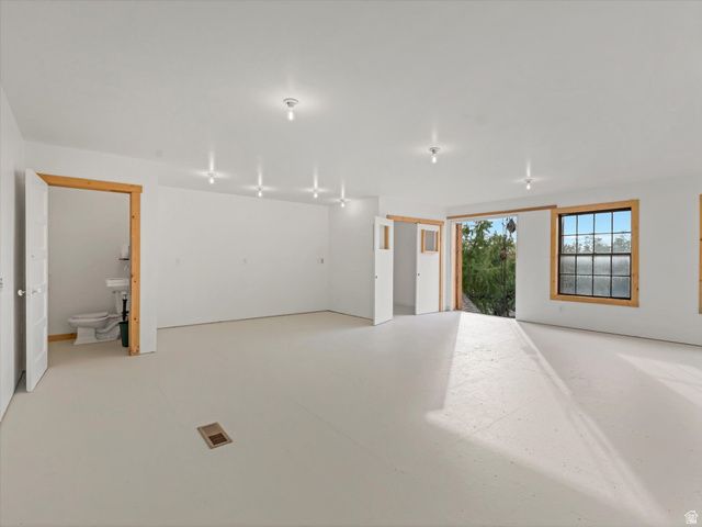 252 N 400 E, Centerville, UT 84014