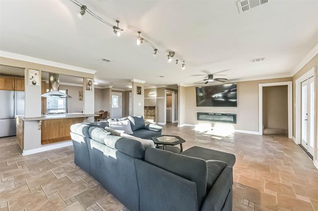 8224 Fm 2354 Road, Beach City, TX 77523