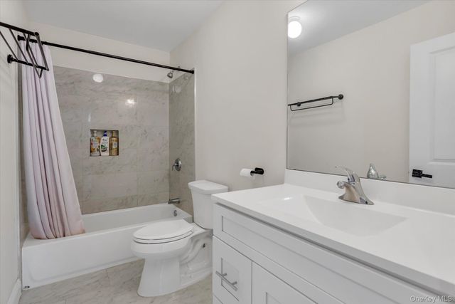 135 Elizabeth Way, Ridge, NY 11961