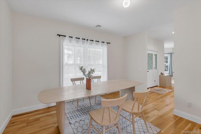 135 Elizabeth Way, Ridge, NY 11961