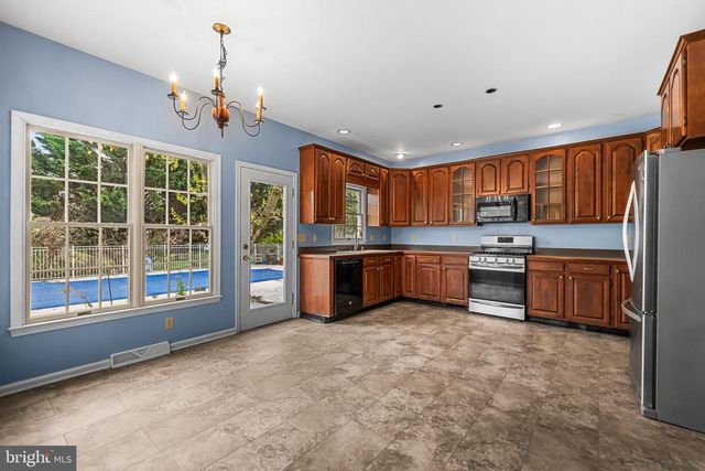 360 DEW DROP RD, York, PA 17402