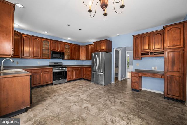 360 DEW DROP RD, York, PA 17402