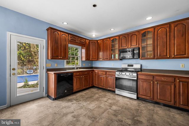 360 DEW DROP RD, York, PA 17402