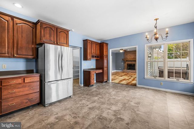 360 DEW DROP RD, York, PA 17402