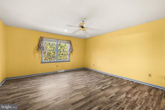 360 DEW DROP RD, York, PA 17402