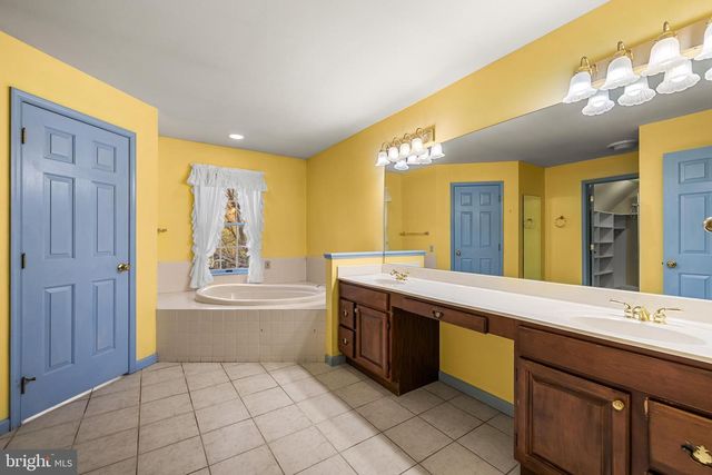 360 DEW DROP RD, York, PA 17402