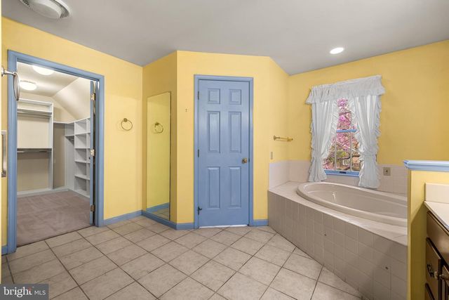 360 DEW DROP RD, York, PA 17402