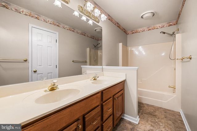 360 DEW DROP RD, York, PA 17402