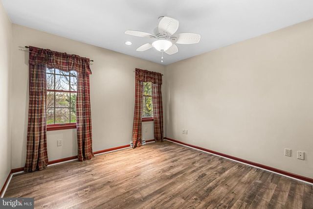 360 DEW DROP RD, York, PA 17402