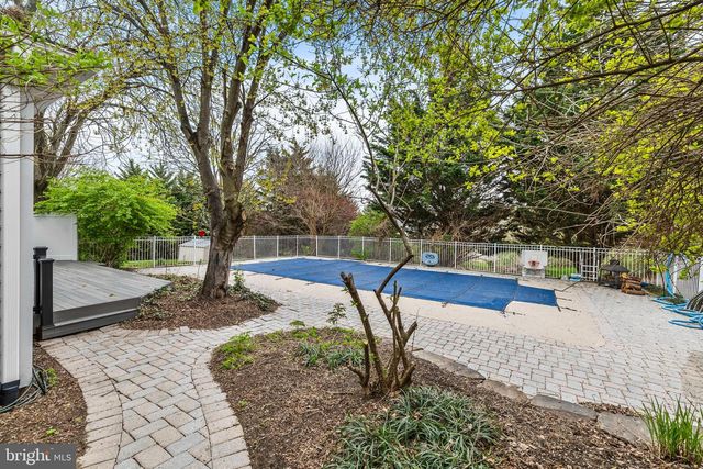 360 DEW DROP RD, York, PA 17402
