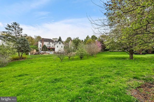 360 DEW DROP RD, York, PA 17402