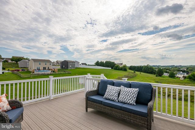 20 SKYTOP CT, Bernville, PA 19506