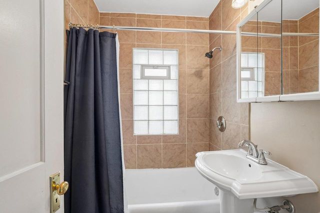 2113 S 59th STREET, West Allis, WI 53219