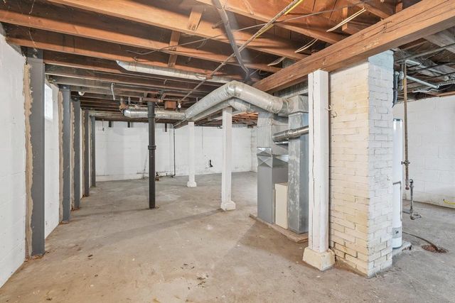 2113 S 59th STREET, West Allis, WI 53219