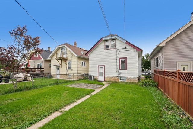 2113 S 59th STREET, West Allis, WI 53219