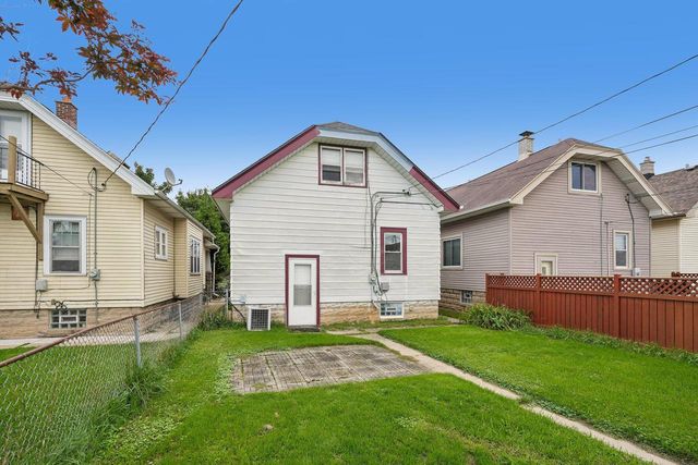 2113 S 59th STREET, West Allis, WI 53219