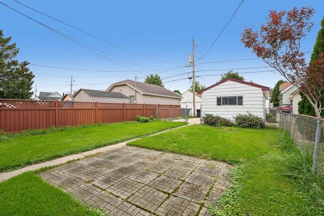2113 S 59th STREET, West Allis, WI 53219