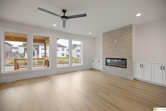5504 N 205 Street, Elkhorn, NE 68022
