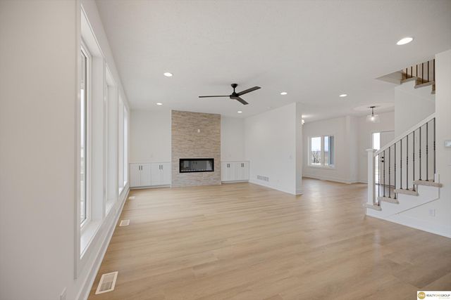 5504 N 205 Street, Elkhorn, NE 68022
